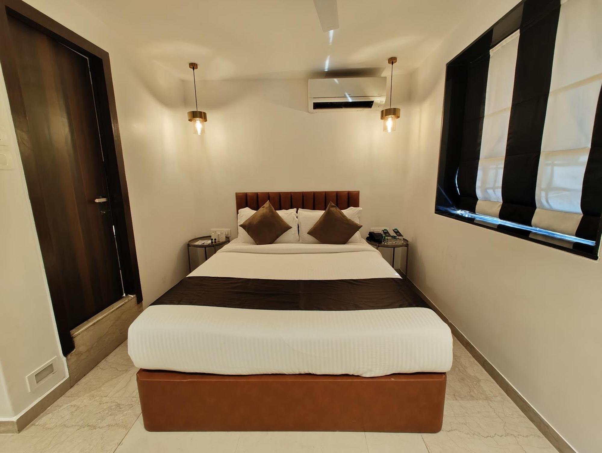 The Majlis Hotel - Colaba Bombay Extérieur photo
