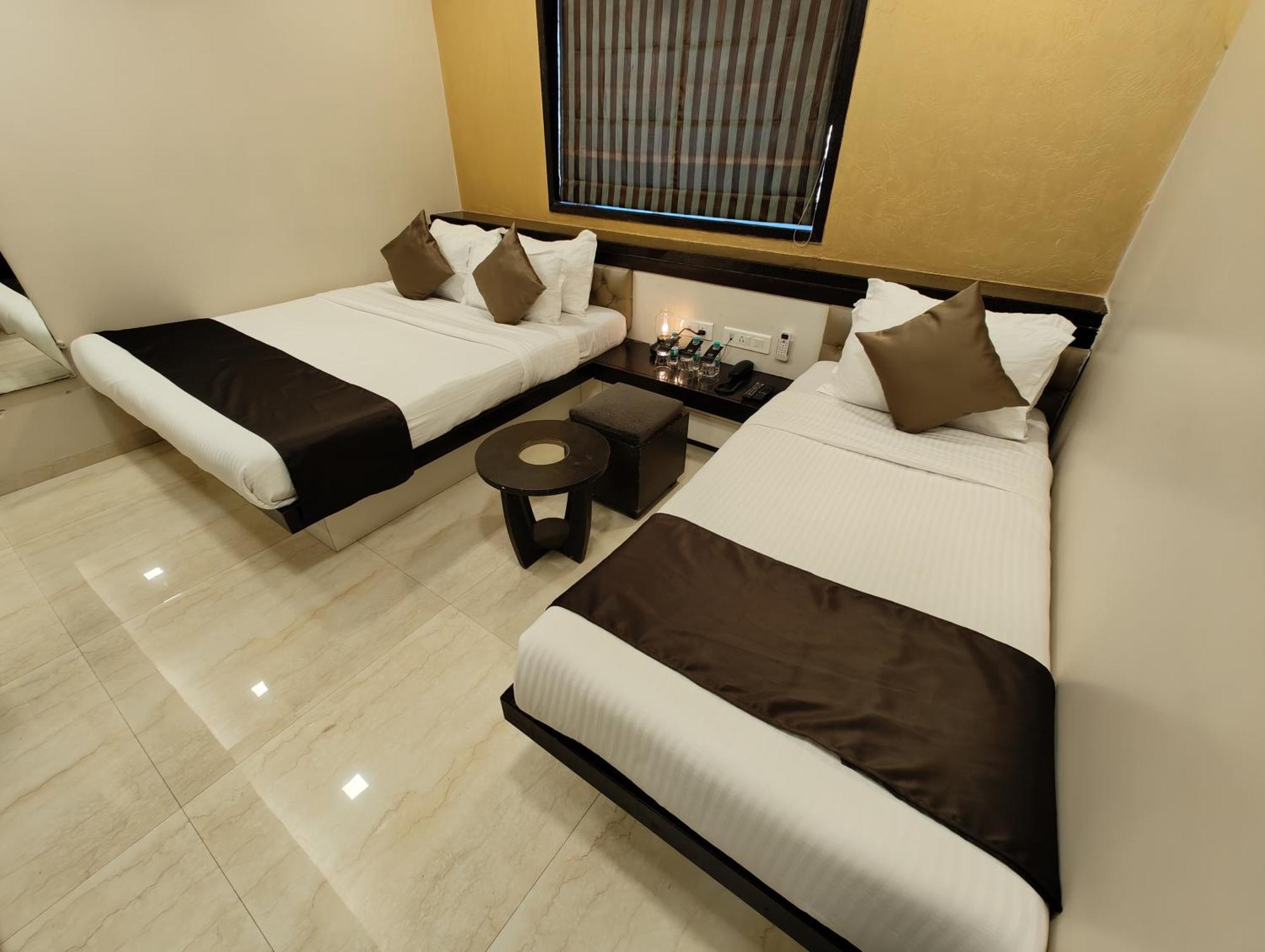The Majlis Hotel - Colaba Bombay Extérieur photo