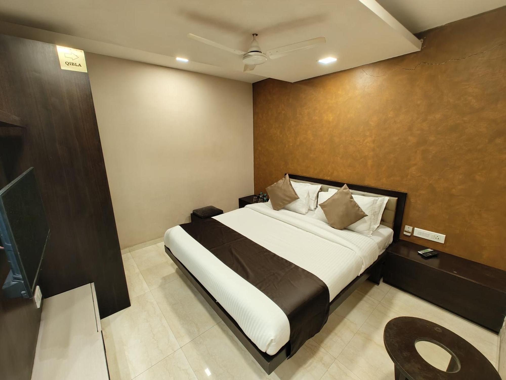 The Majlis Hotel - Colaba Bombay Extérieur photo