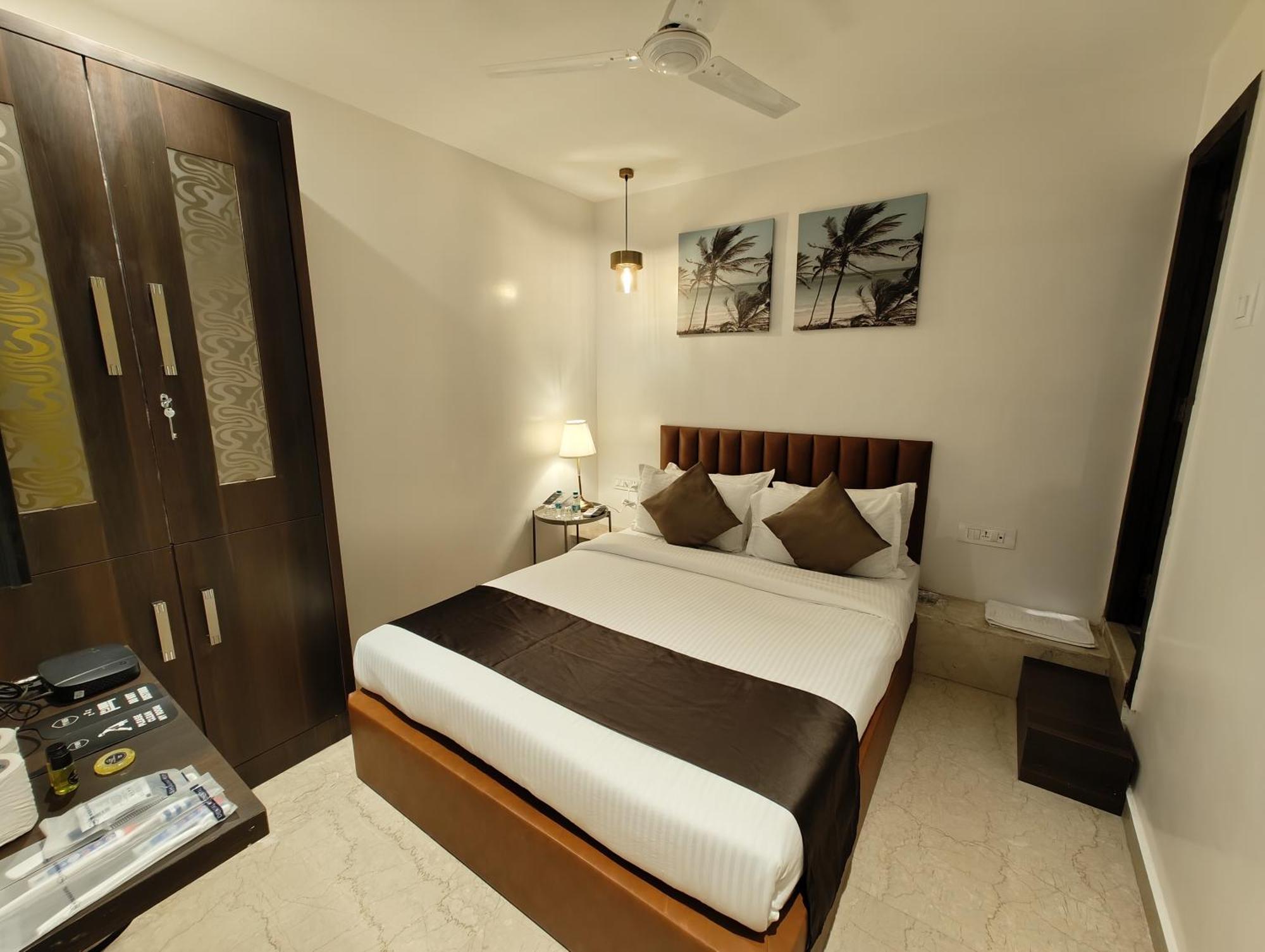The Majlis Hotel - Colaba Bombay Extérieur photo