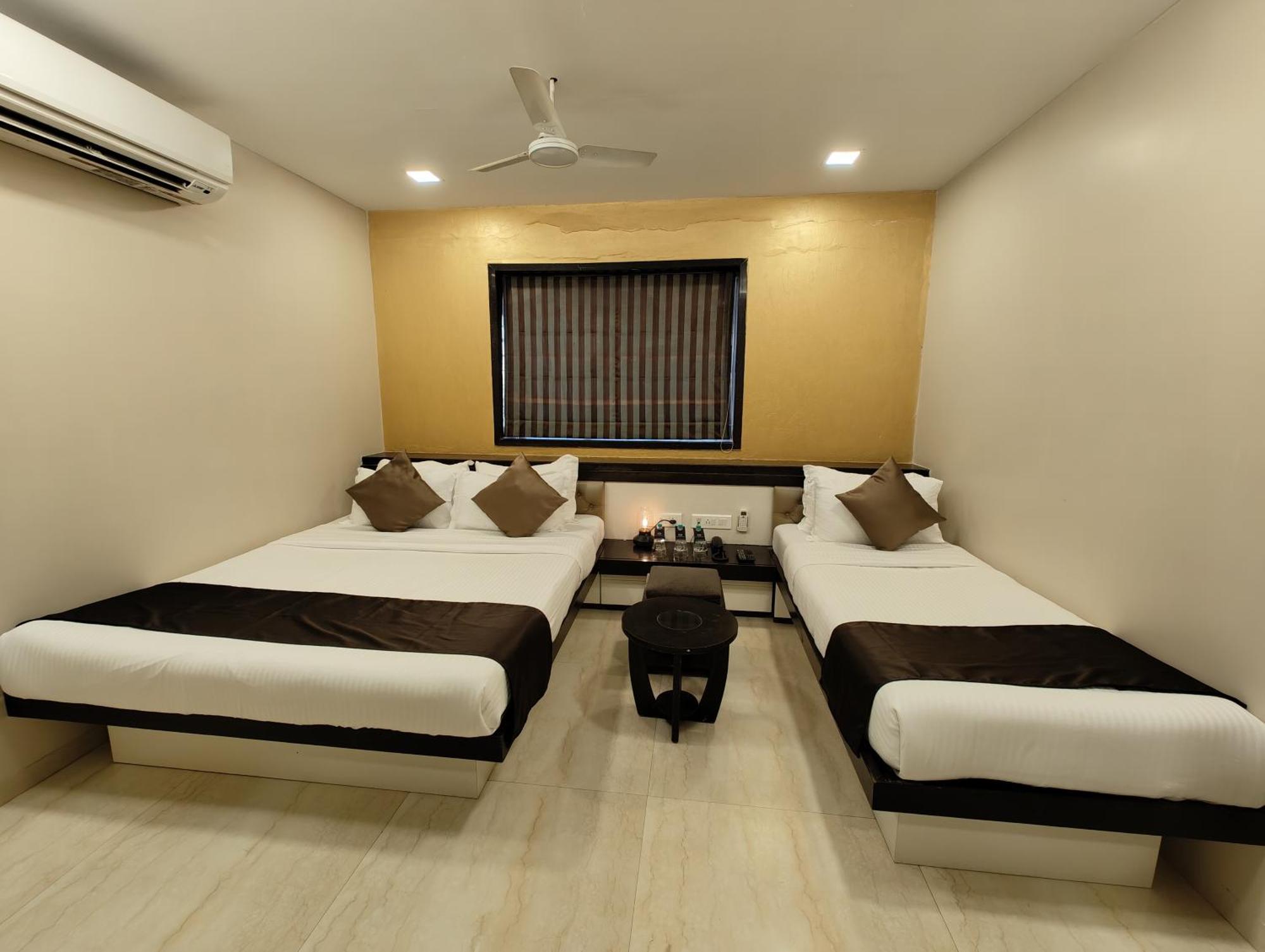 The Majlis Hotel - Colaba Bombay Extérieur photo