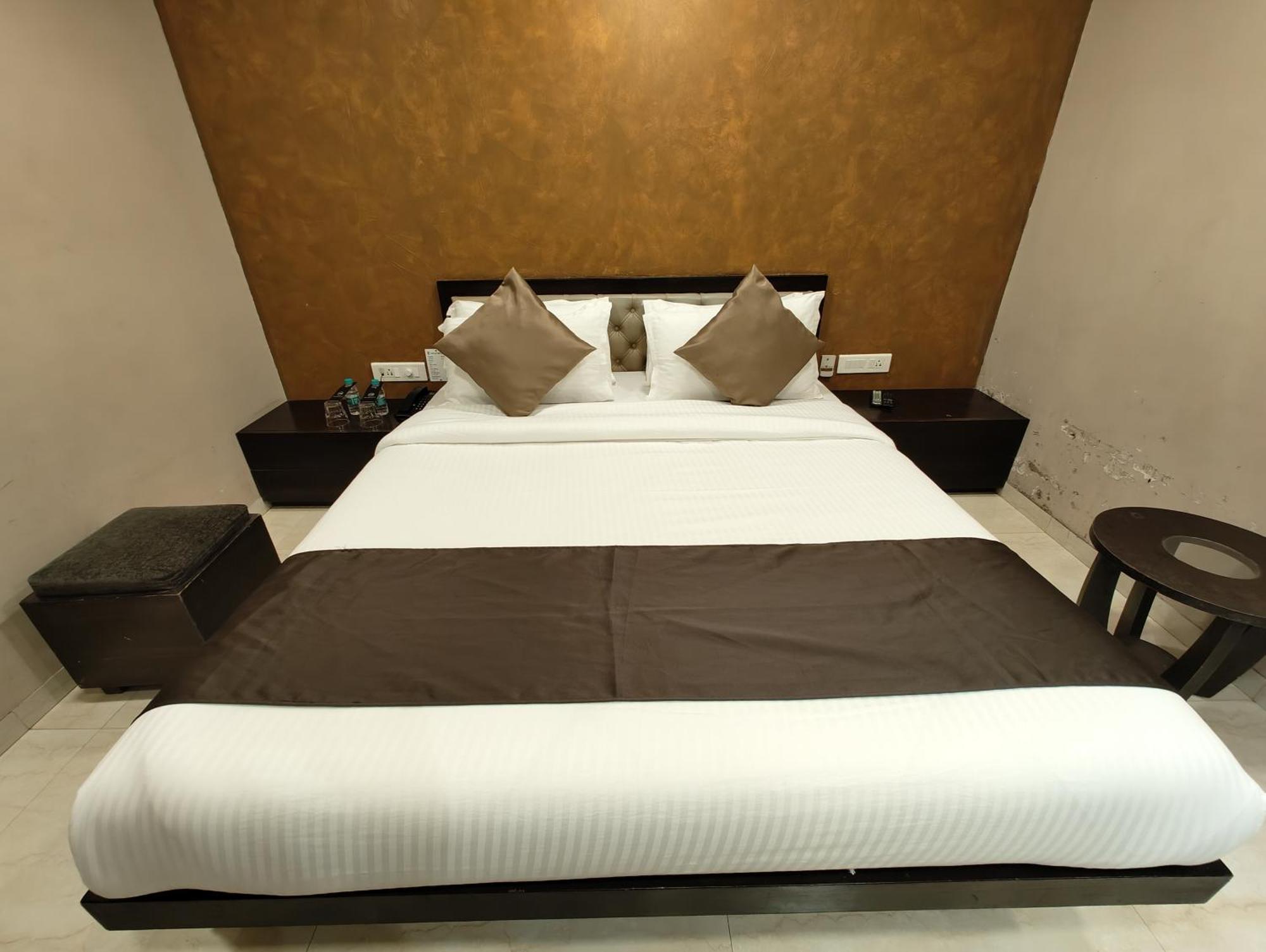 The Majlis Hotel - Colaba Bombay Extérieur photo