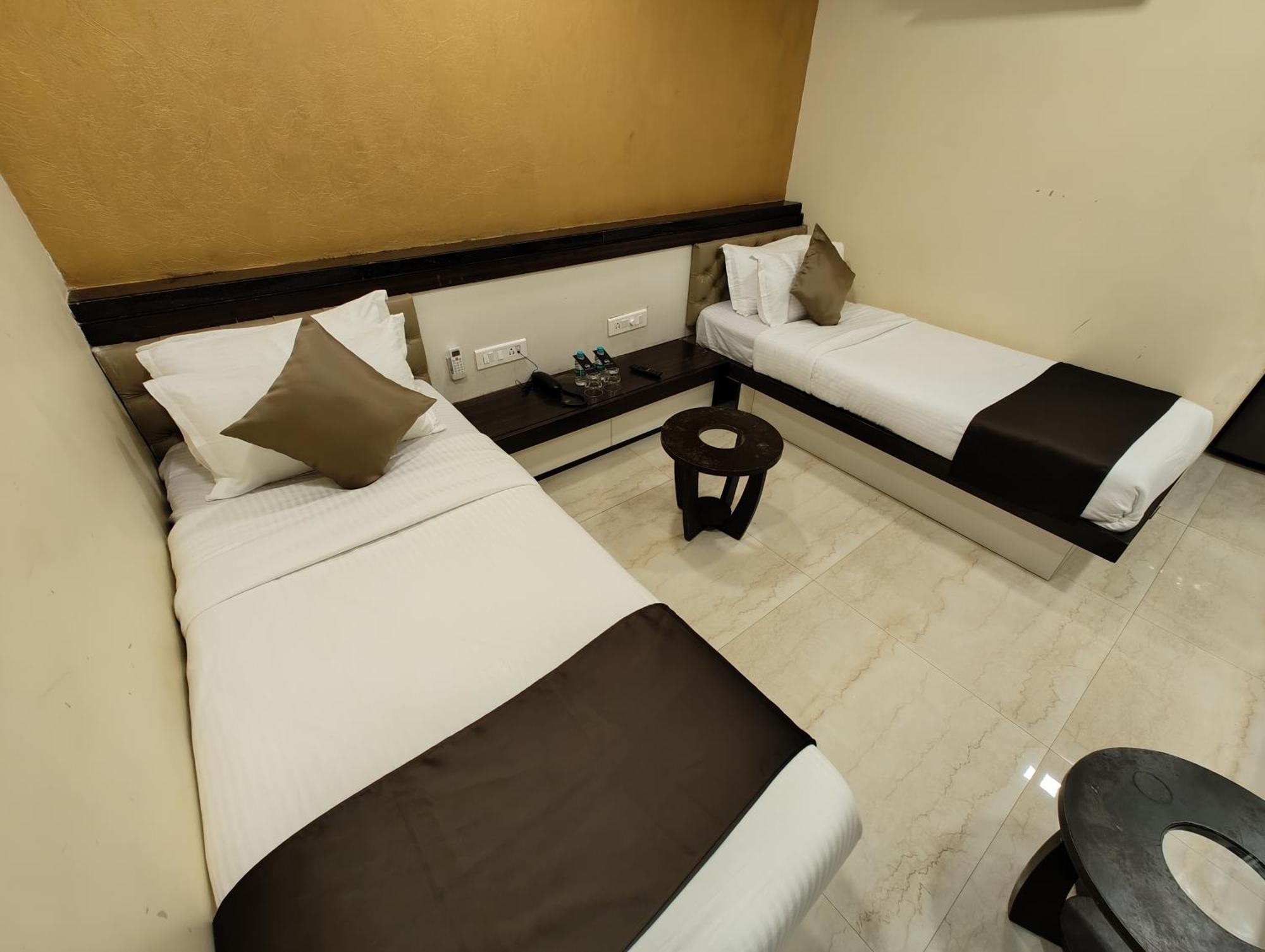 The Majlis Hotel - Colaba Bombay Extérieur photo