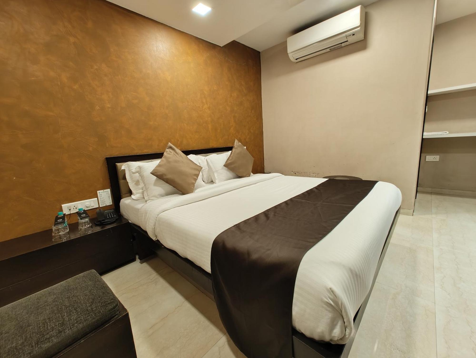 The Majlis Hotel - Colaba Bombay Extérieur photo