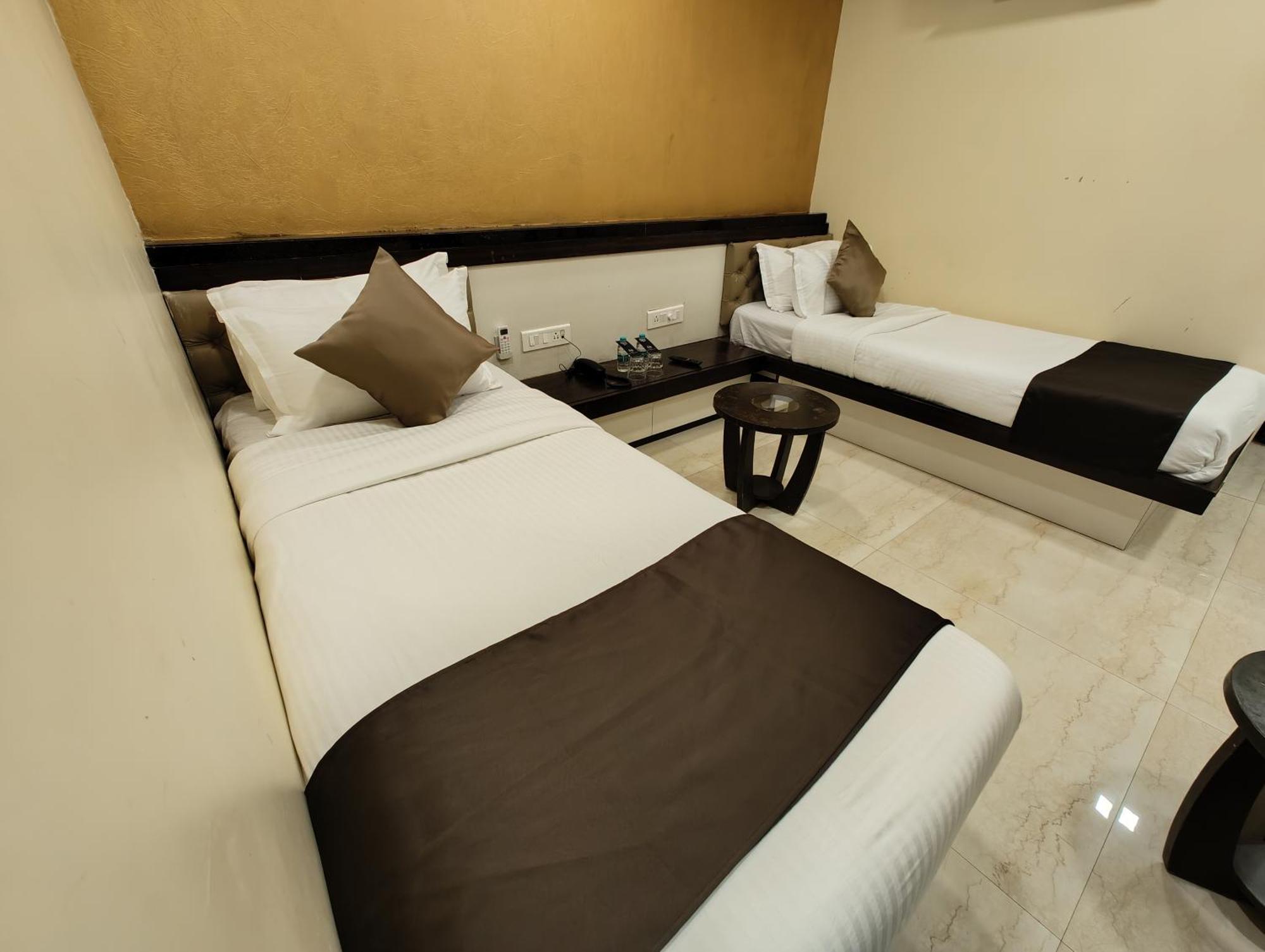 The Majlis Hotel - Colaba Bombay Extérieur photo