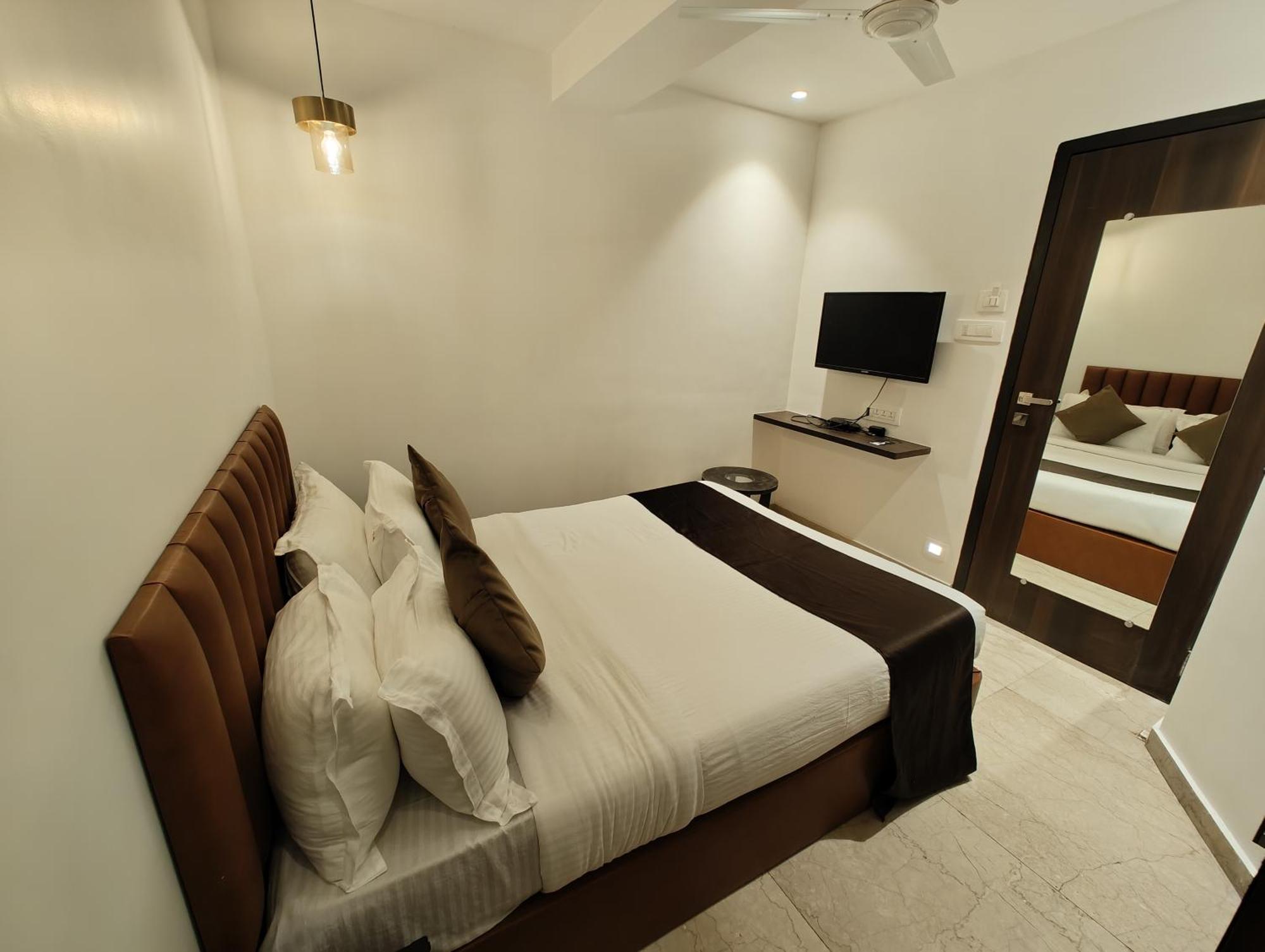 The Majlis Hotel - Colaba Bombay Extérieur photo