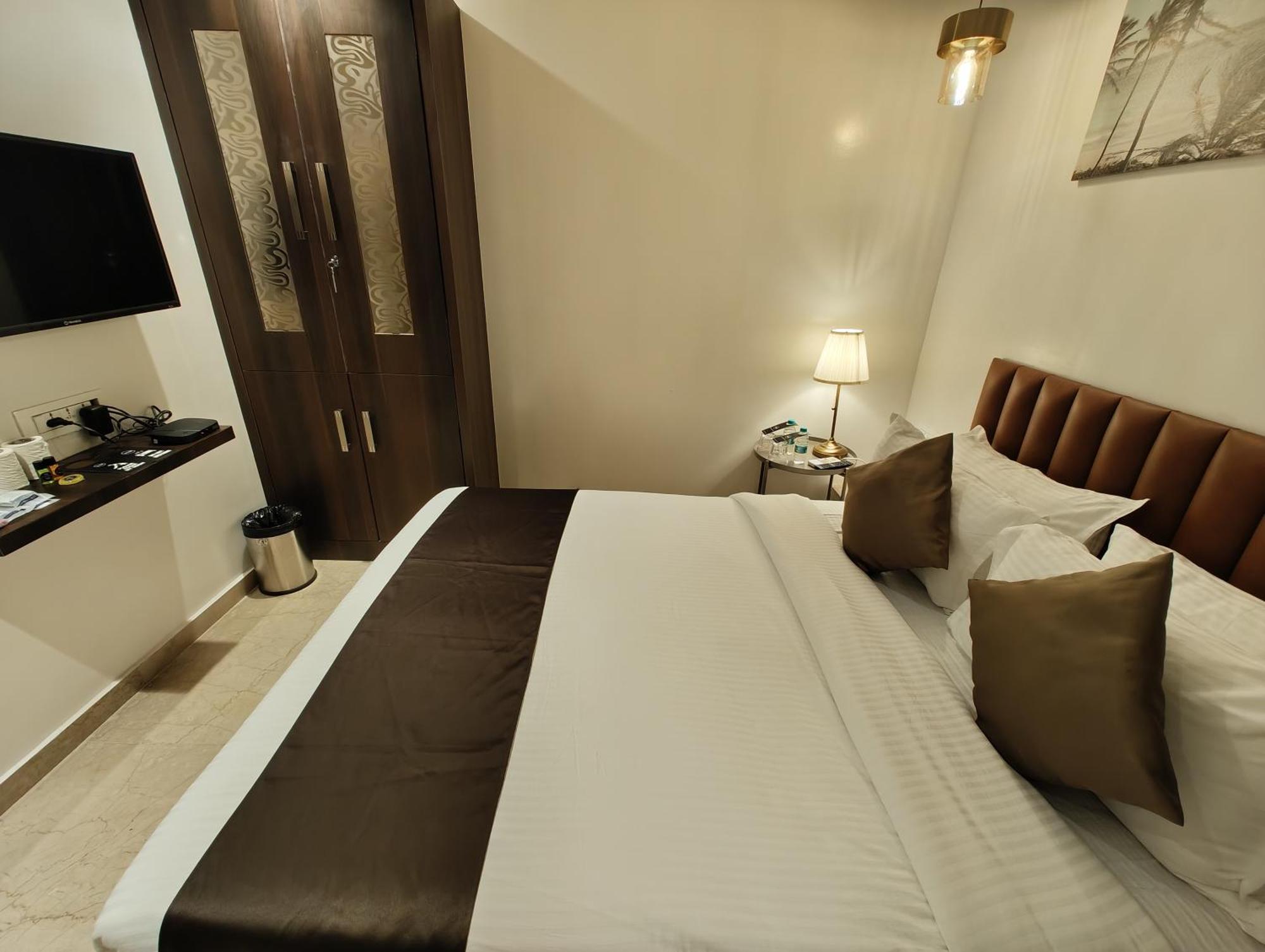 The Majlis Hotel - Colaba Bombay Extérieur photo