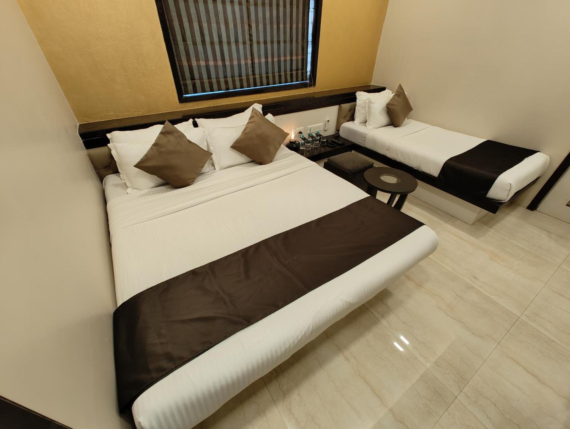 The Majlis Hotel - Colaba Bombay Extérieur photo