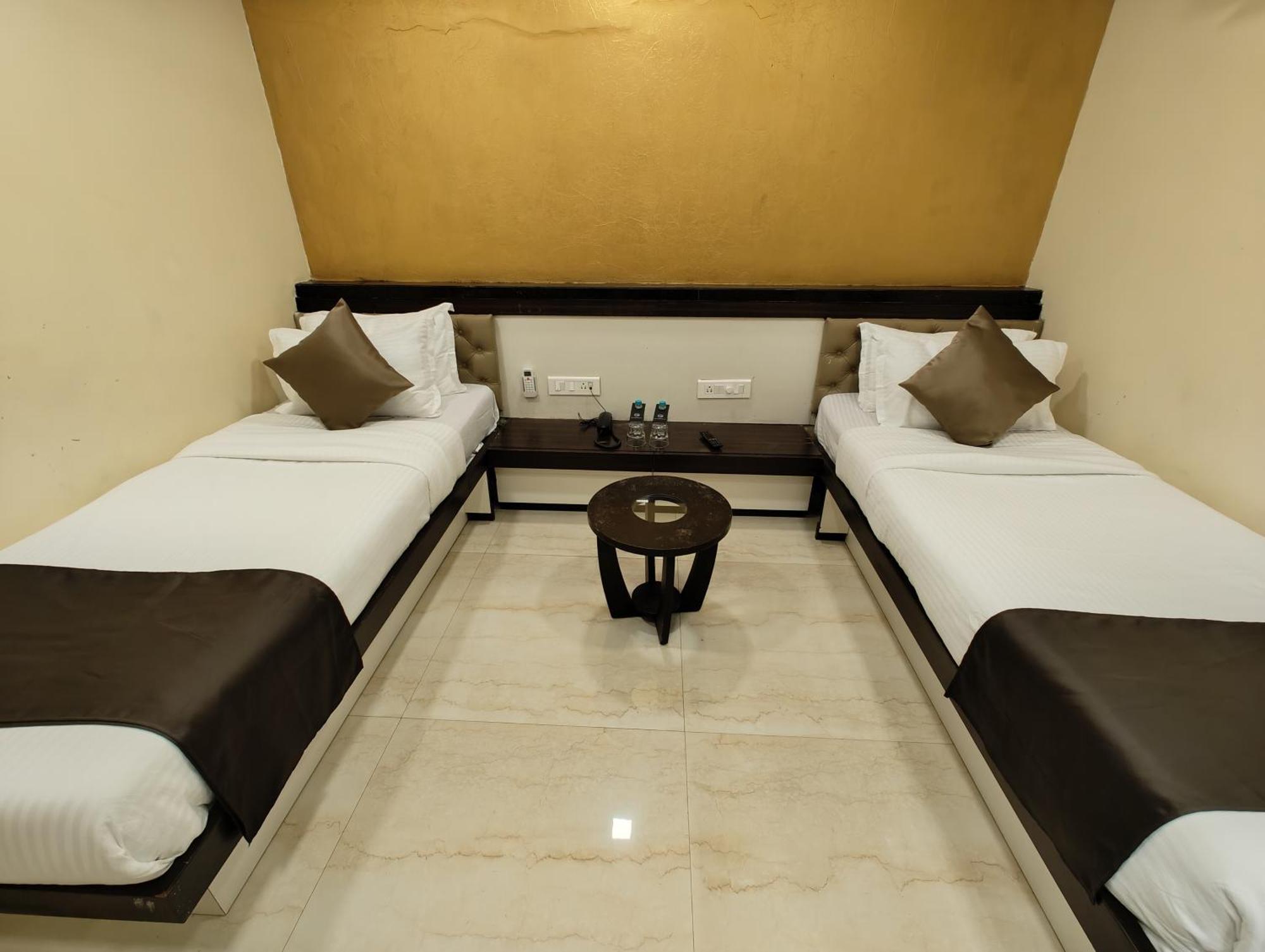 The Majlis Hotel - Colaba Bombay Extérieur photo