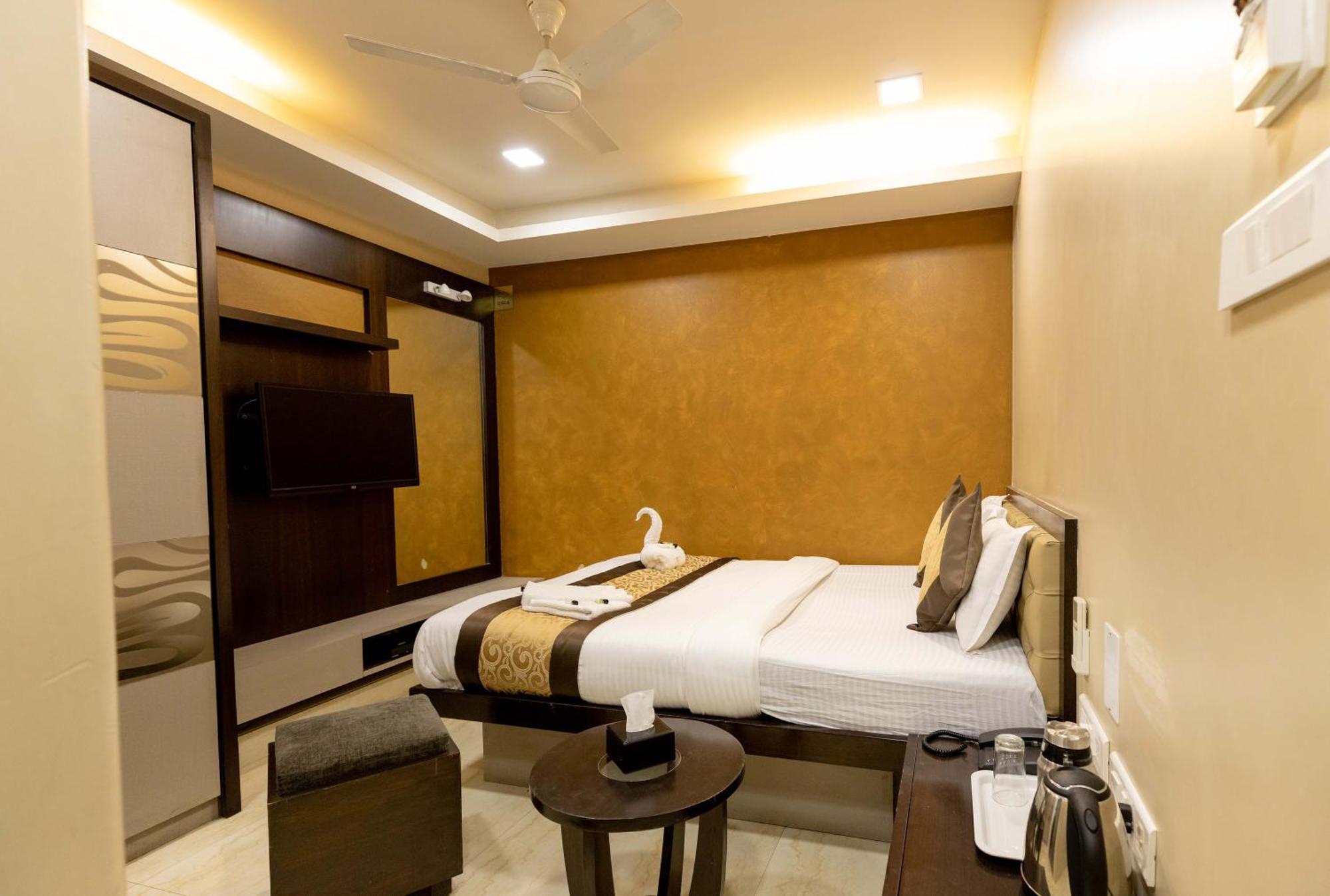 The Majlis Hotel - Colaba Bombay Extérieur photo