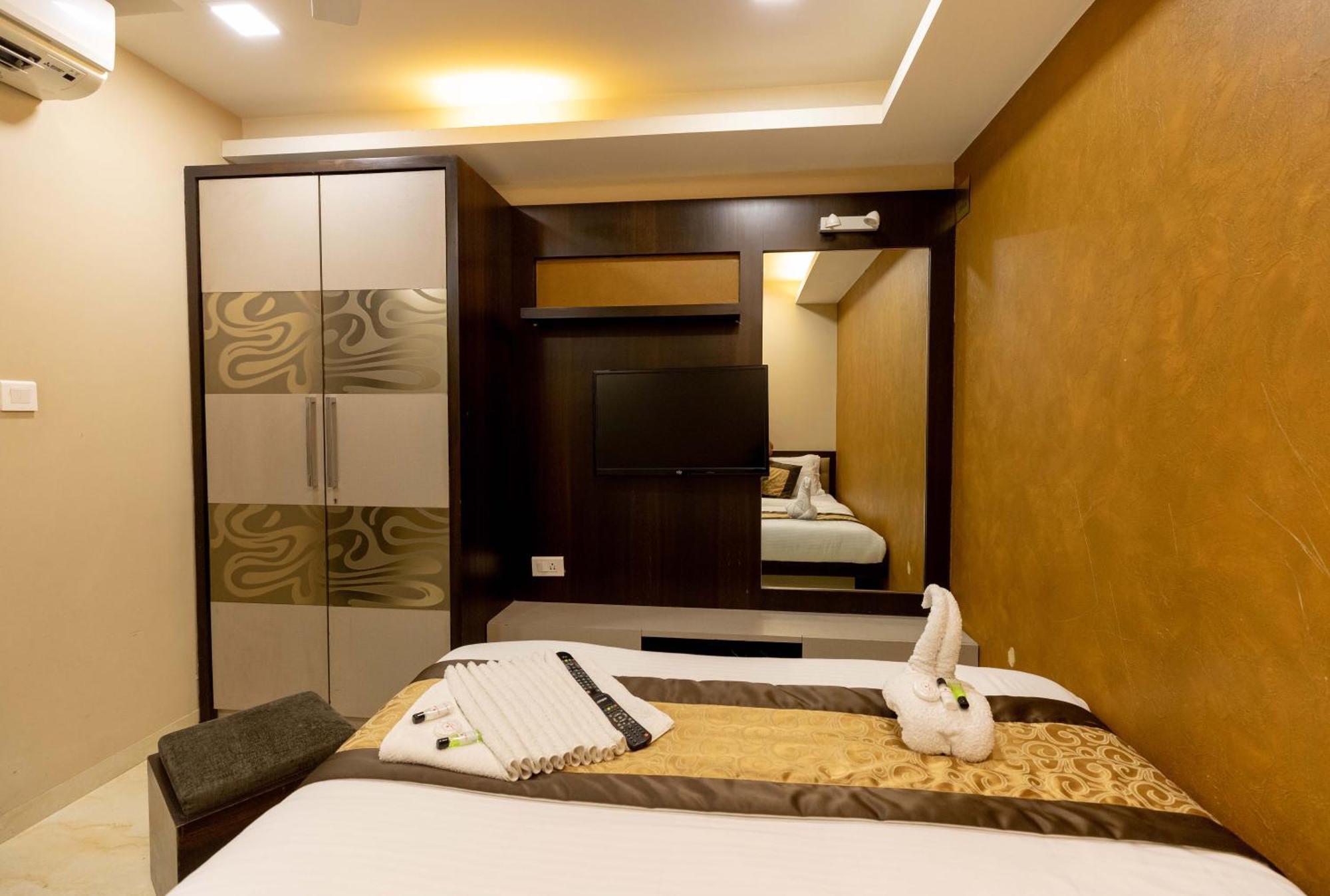 The Majlis Hotel - Colaba Bombay Extérieur photo