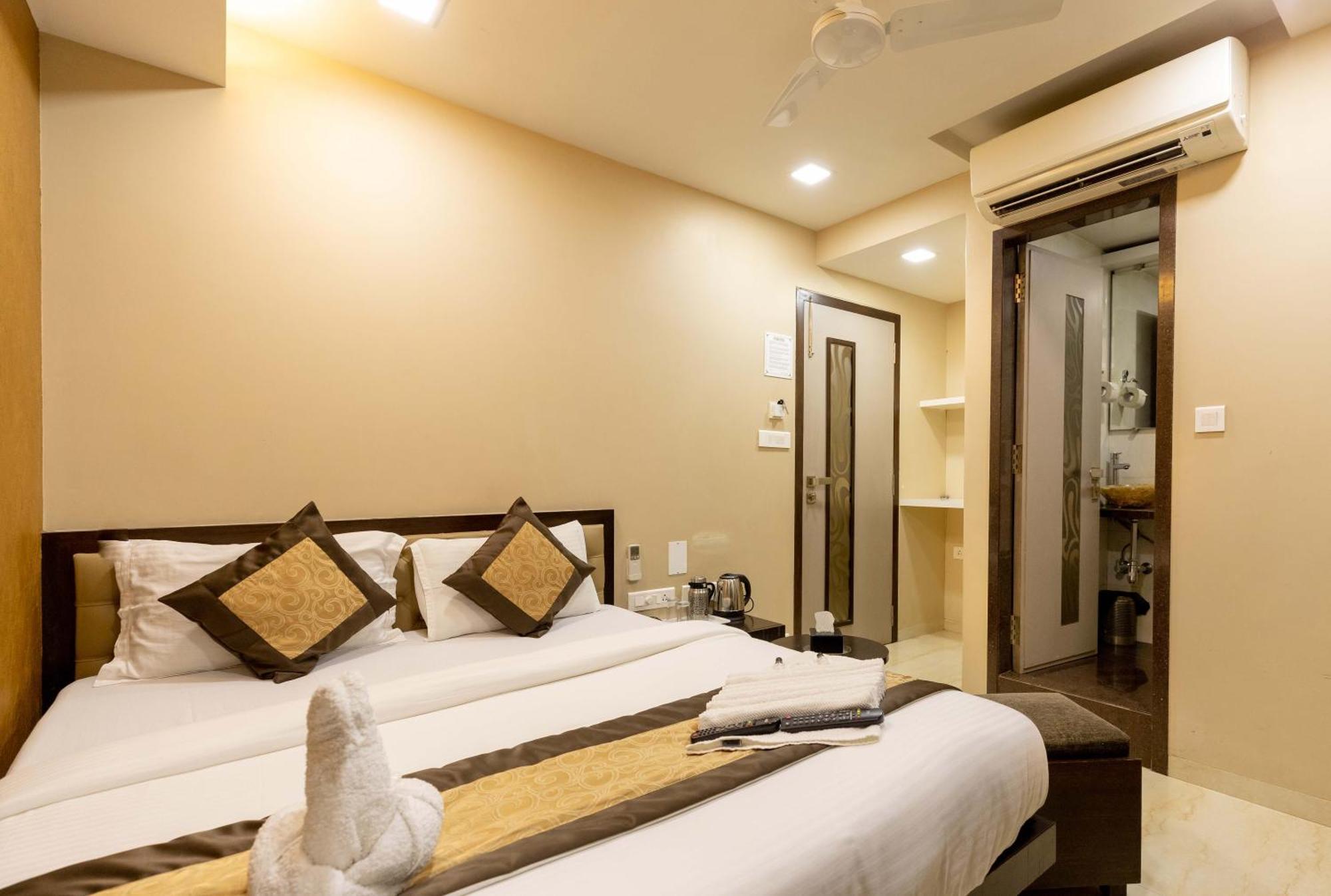 The Majlis Hotel - Colaba Bombay Extérieur photo